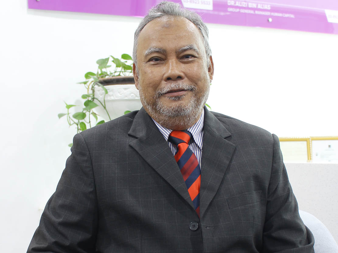 dato' dr. zahari che
